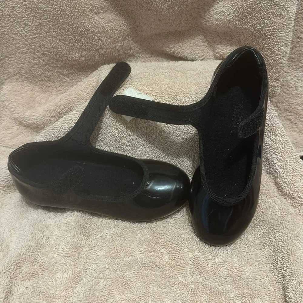 Girl’s Tap Shoes Black Patent Leather-self adjusting strap Size 10M